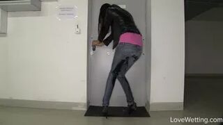 Kitty - Accident in the garage