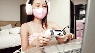 NaomiBobba - GIANTESS, A LITTLE GUY TAKES A TOUR OF MY BODY