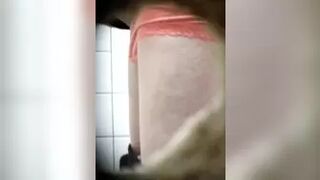 spy wc: girl comes second time and is able to pee