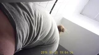 toilet pissing