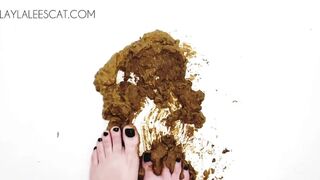 Layla Lee - Snacks and Shit with Layla