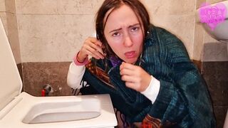 Kitty Skatt - Two huge dumps with girl in the room