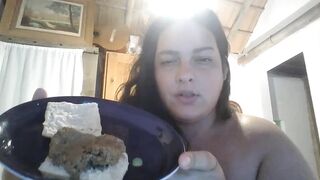 Yourkinkybbw - BBW LATINA eating a POOP sandwich