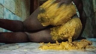 PrettyEbonies - Side pooping and smearing