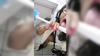 UniQueen21 - Uni”Ella Why Use the Toilet?