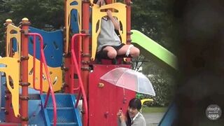 DLSL-01 01 Girls students-kittens mischief peeing in the field