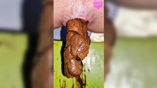 Kitty Skatt - 3 constipated festival logs