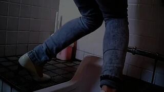 pussycatdude - Seductive sexy girl pee rushing into toilet