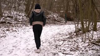 Elizabeth - Pissing scene