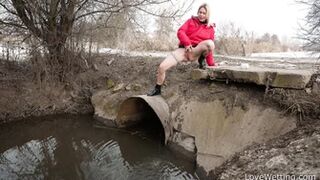 Claudia - Pissing Scene