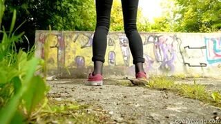 Elizabeth - Pissing scene