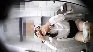 Kuri-Chan Toilet Voeur 02