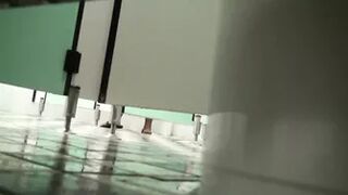 Pee in Public toilet in Spain (!Noise Sound!)