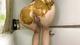PooGirl - chewing and smearing in the mask