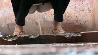 asian girl pissing